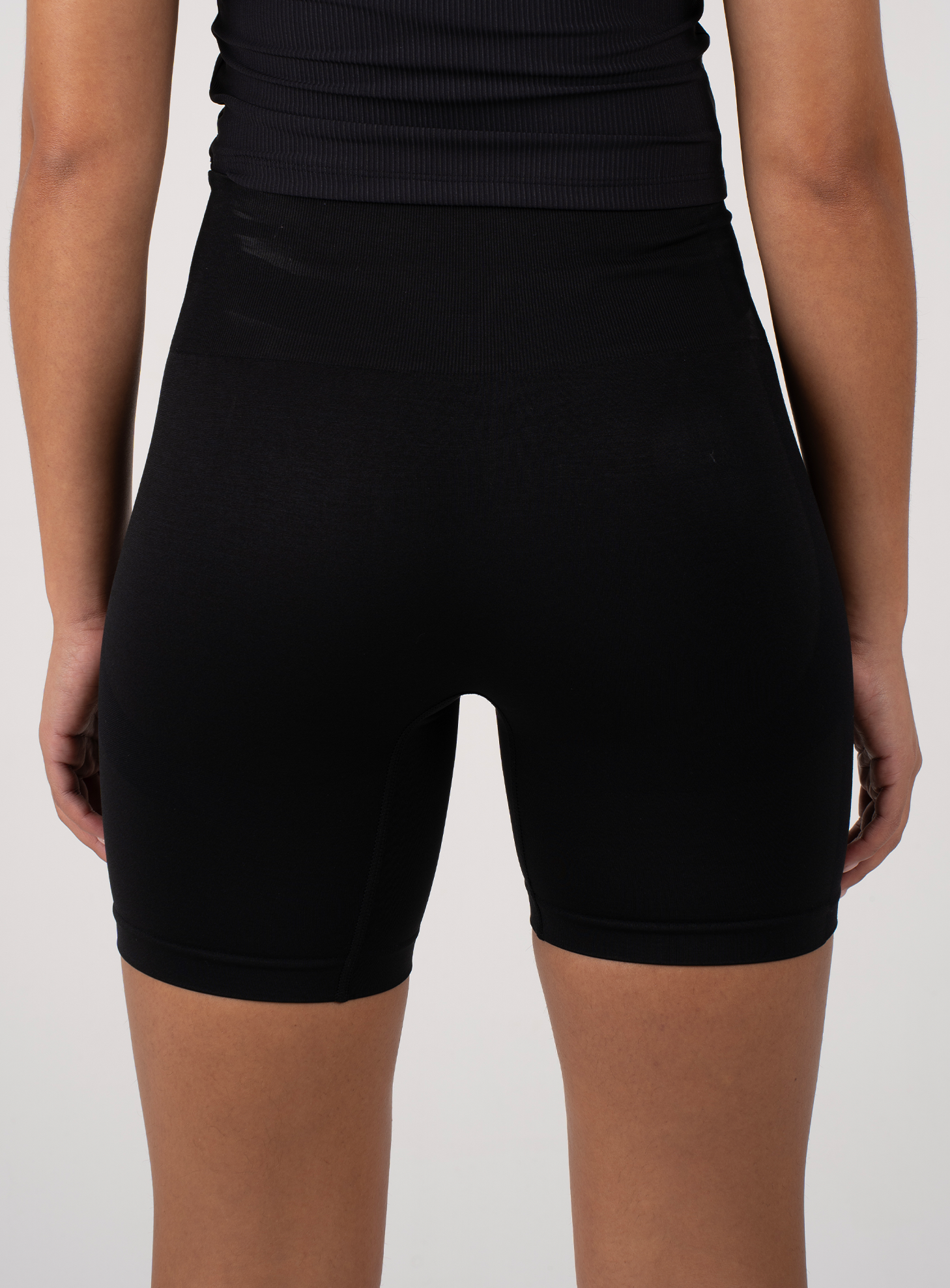 Contour Seamless Performance Shorts | Black - BOXAH